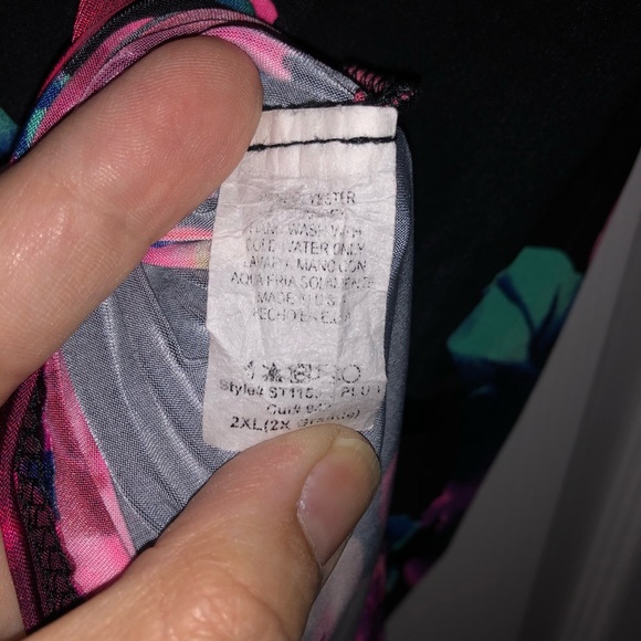 Women’s Top - Picture 4 of 5